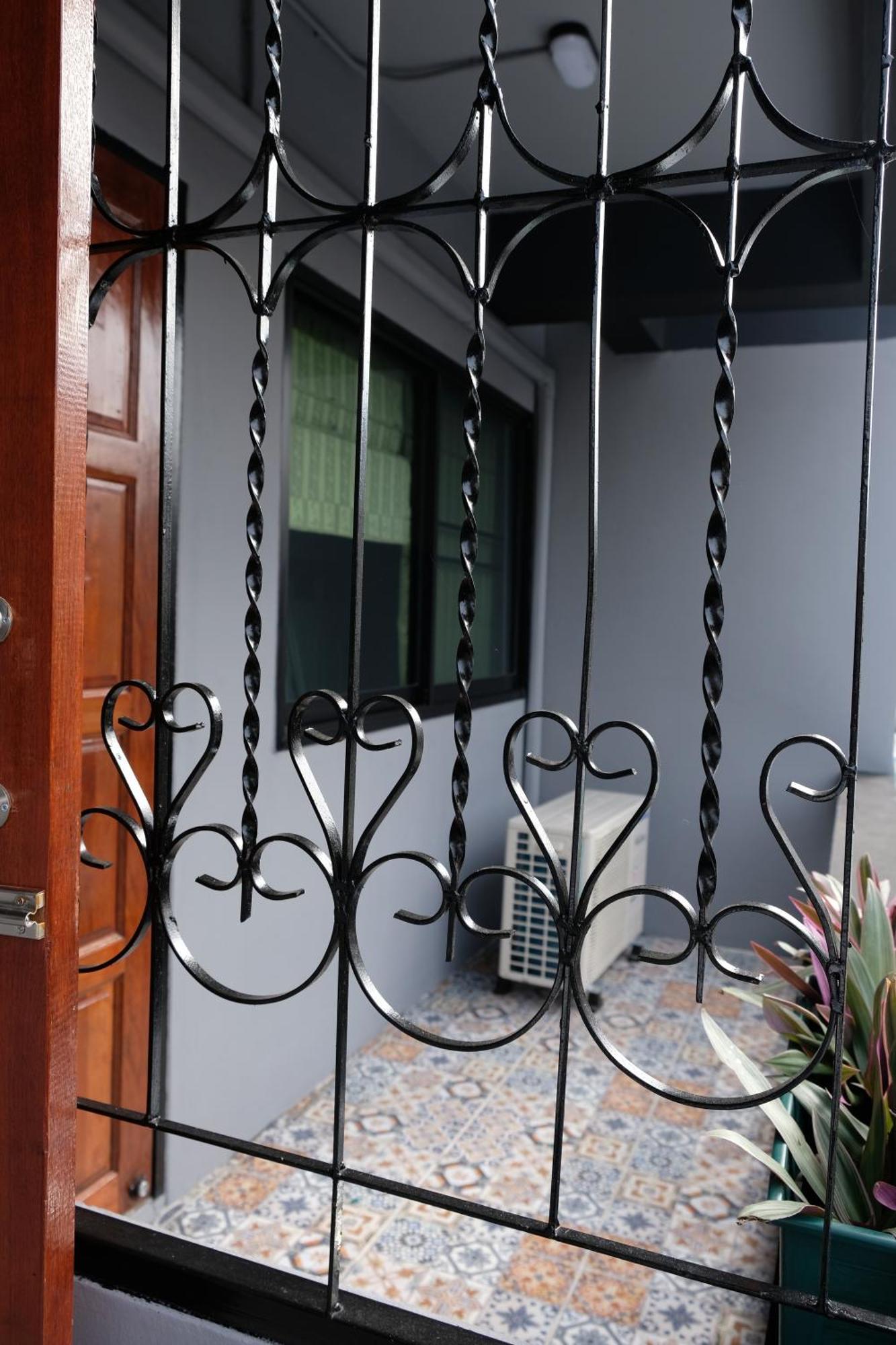 Tangmo House Hostel Chiang Mai Exterior photo
